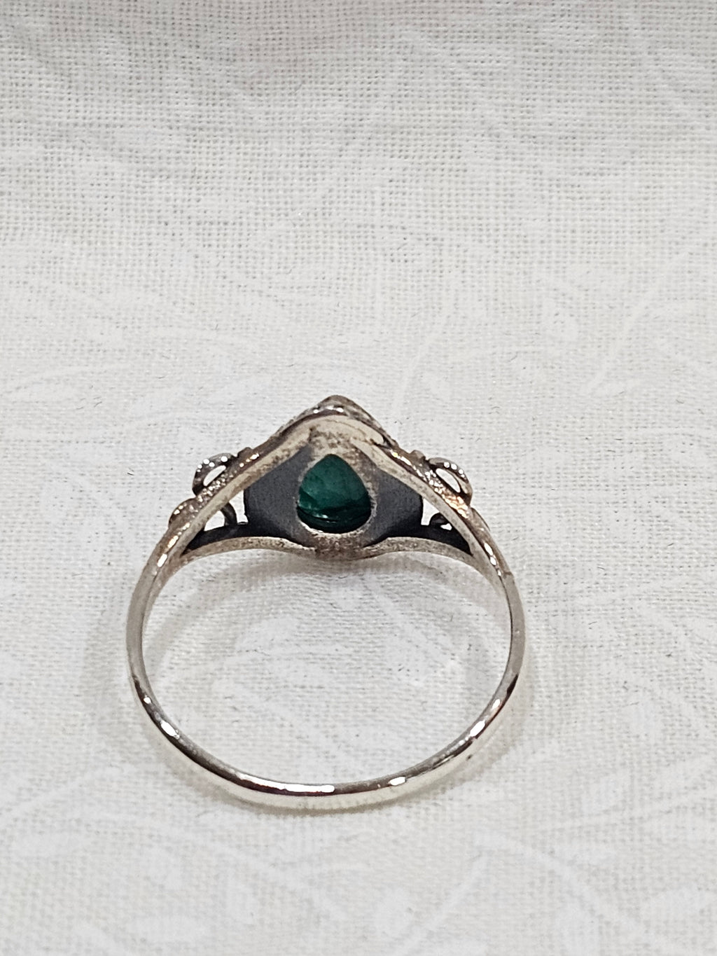 Sterling Silver Emerald Gemstone Ring - Size 9