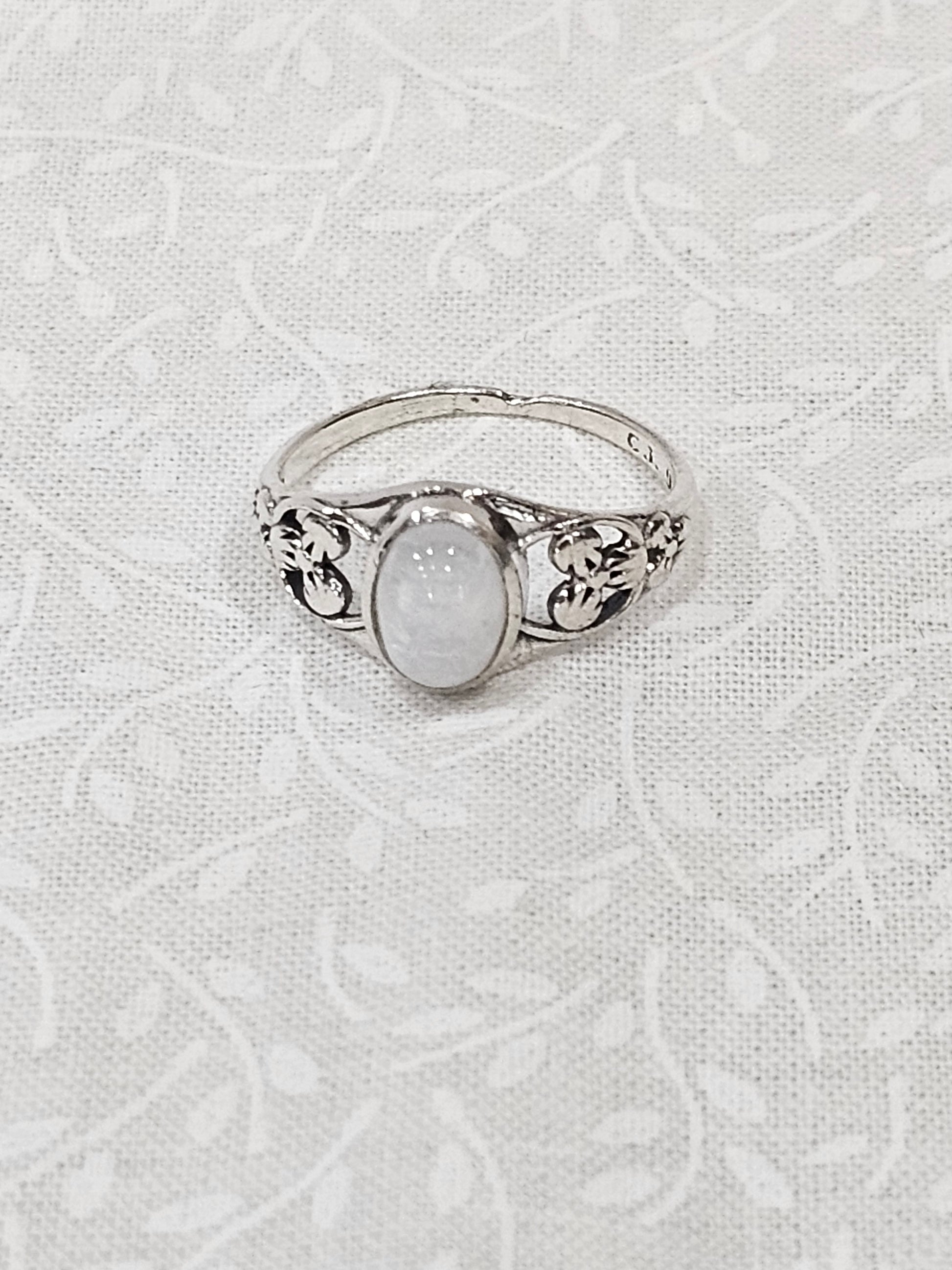 Sterling Silver Moonstone Gemstone Ring Traveler Stone - Size 8