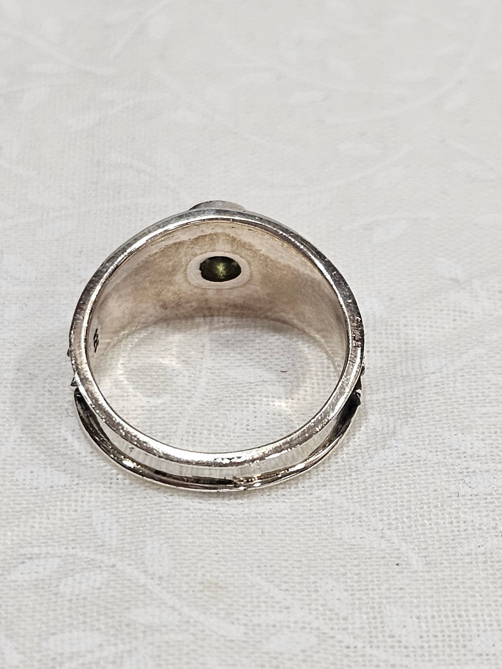 Sterling Silver Peridot Gemstone Ring - Size 7