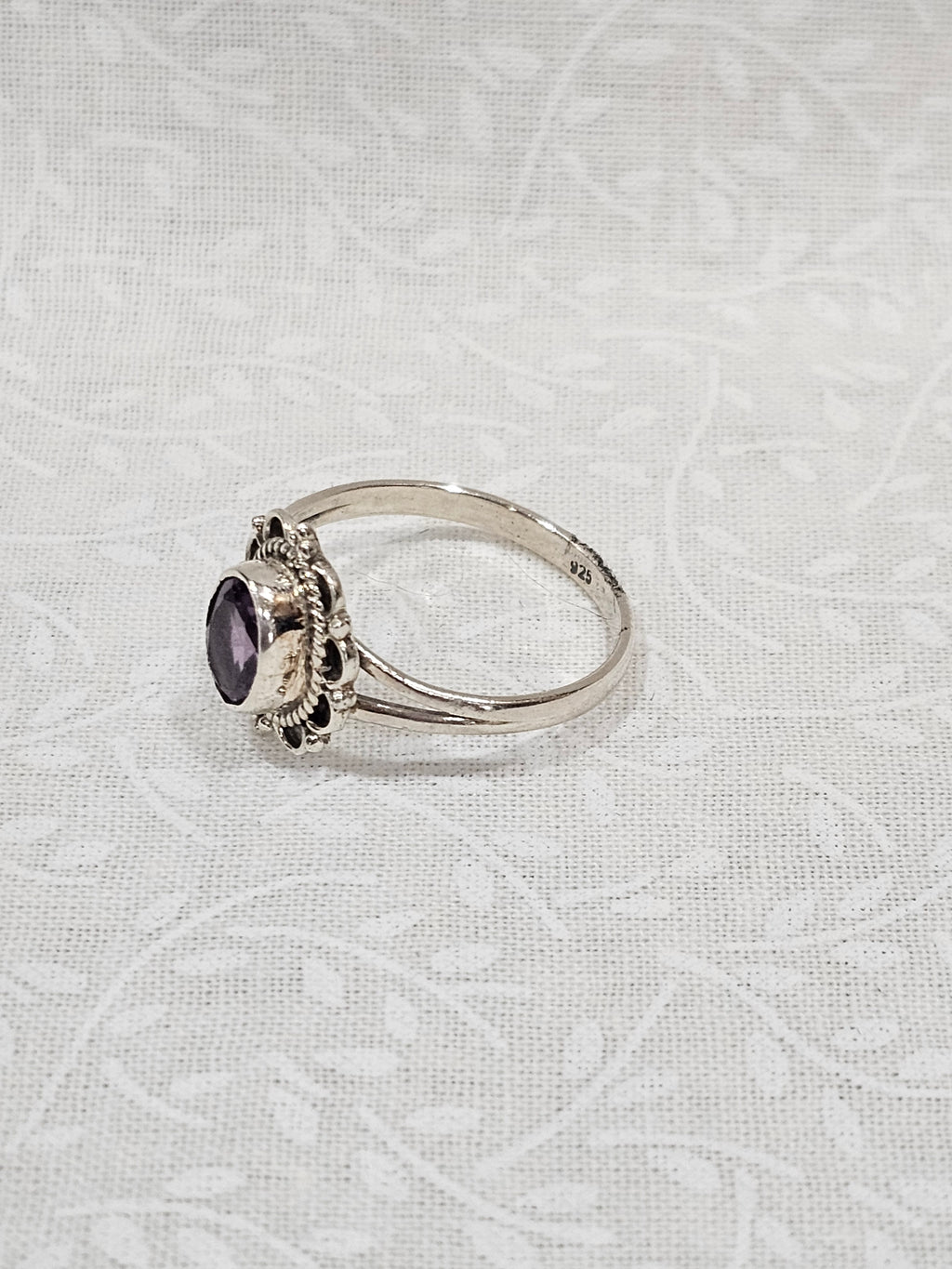 Sterling Silver Amethyst Gemstone Ring - Size 8.5