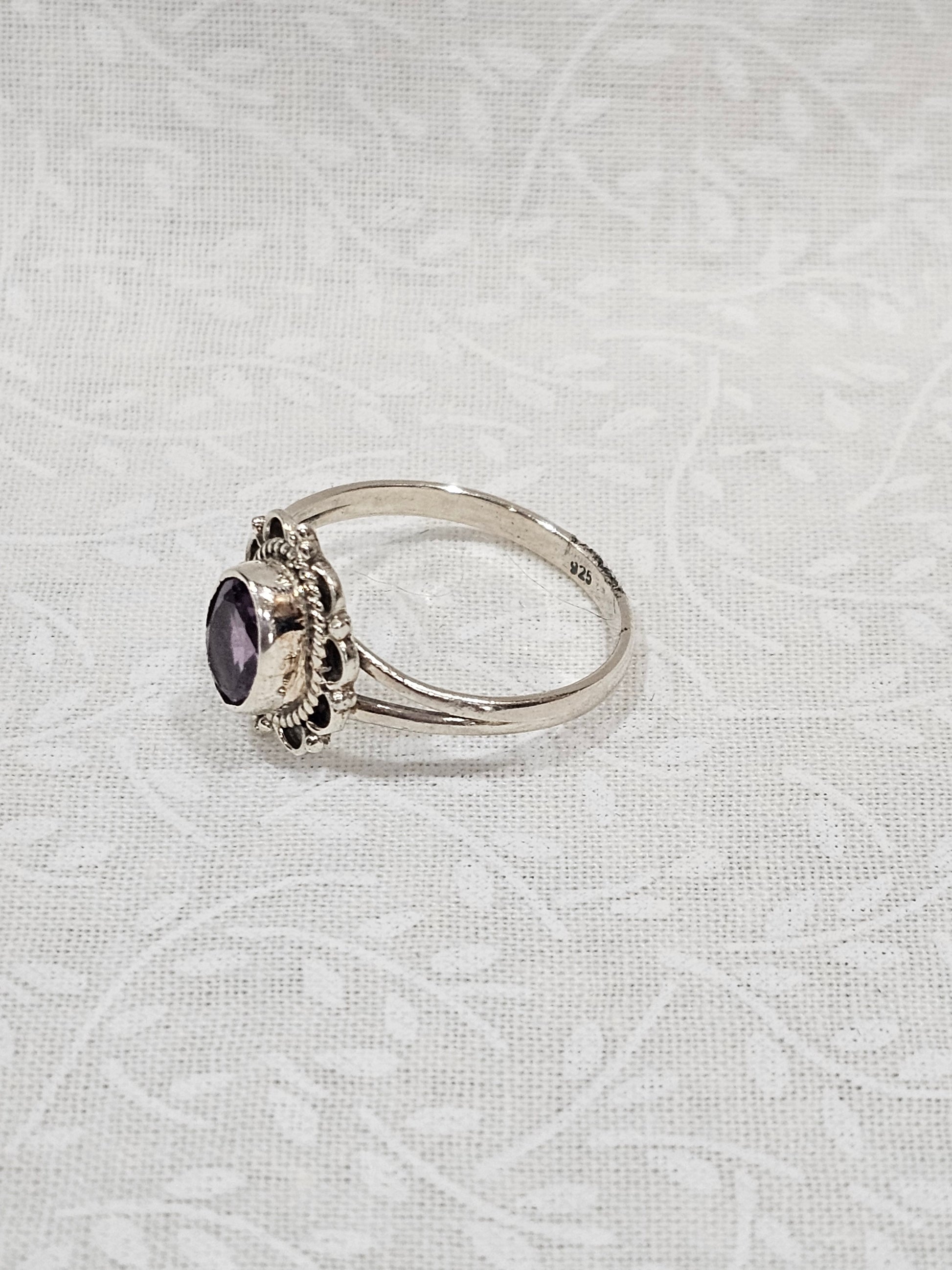 Sterling Silver Amethyst Gemstone Ring - Size 8.5