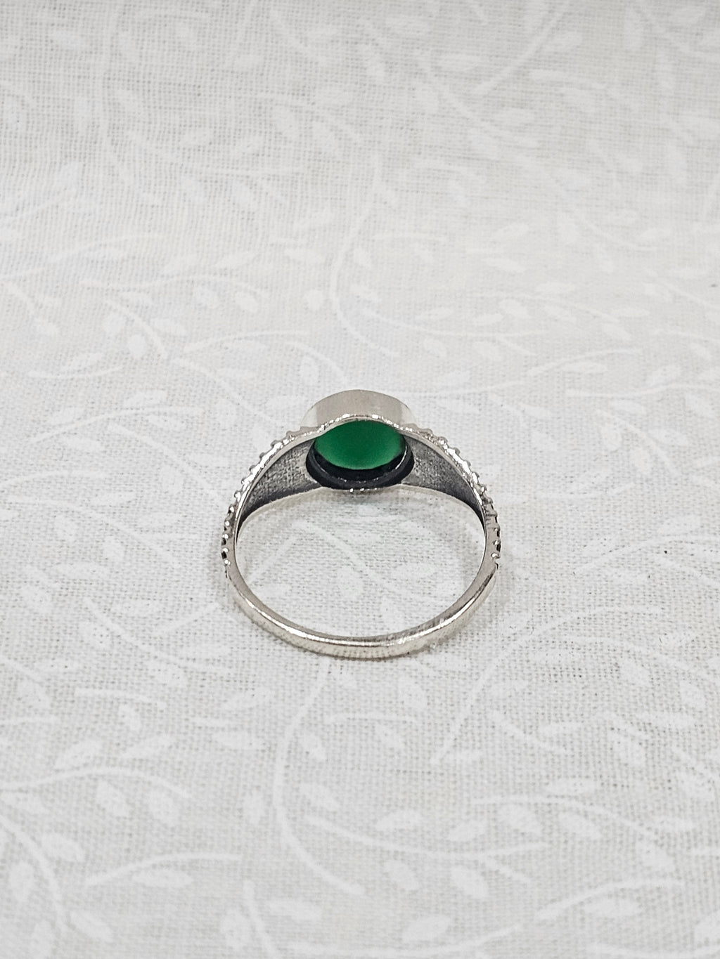 Sterling Silver Emerald Gemstone Ring - Size 8.5