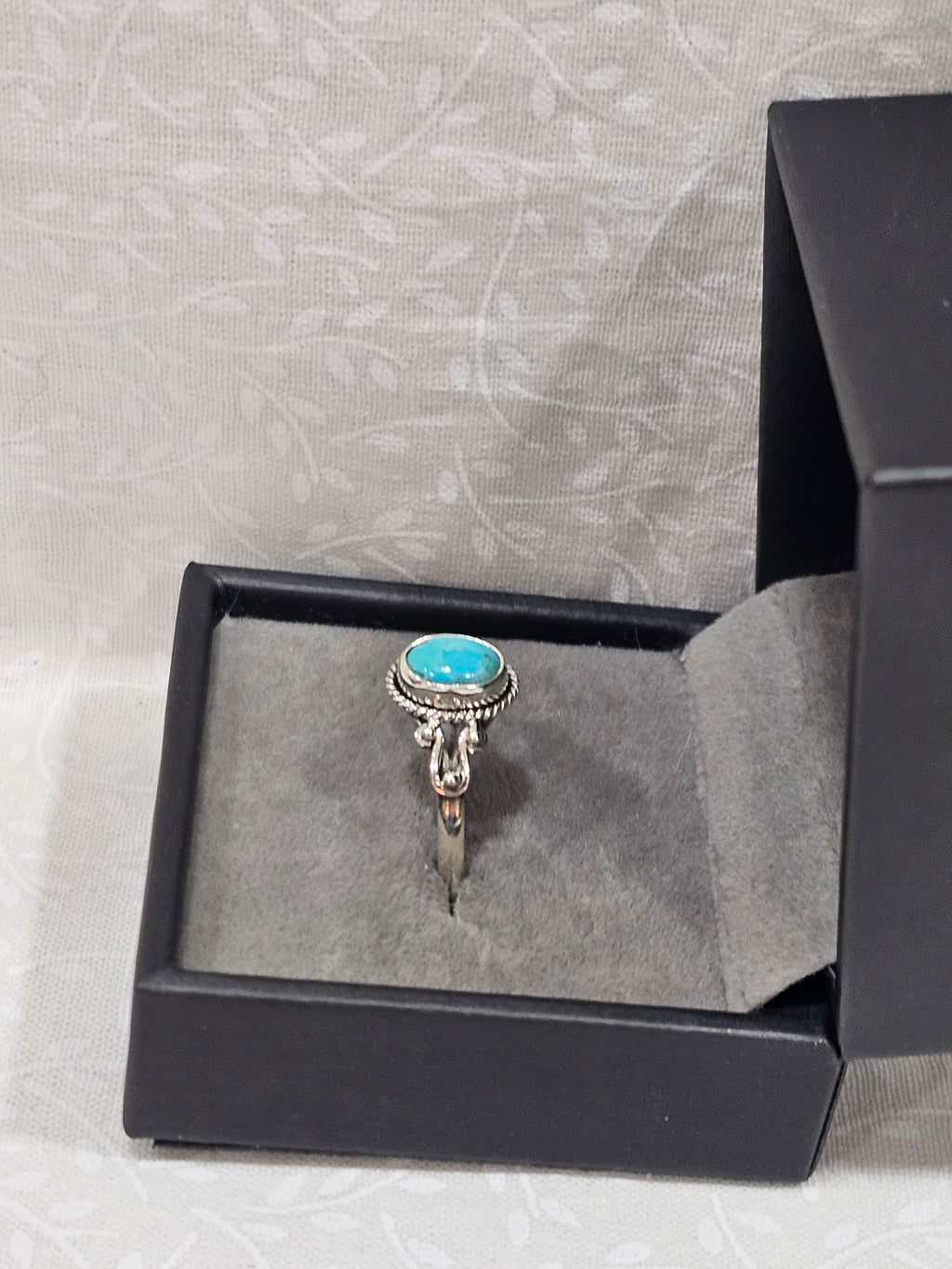 Sterling Silver Turquoise Gemstone Ring - Size 9