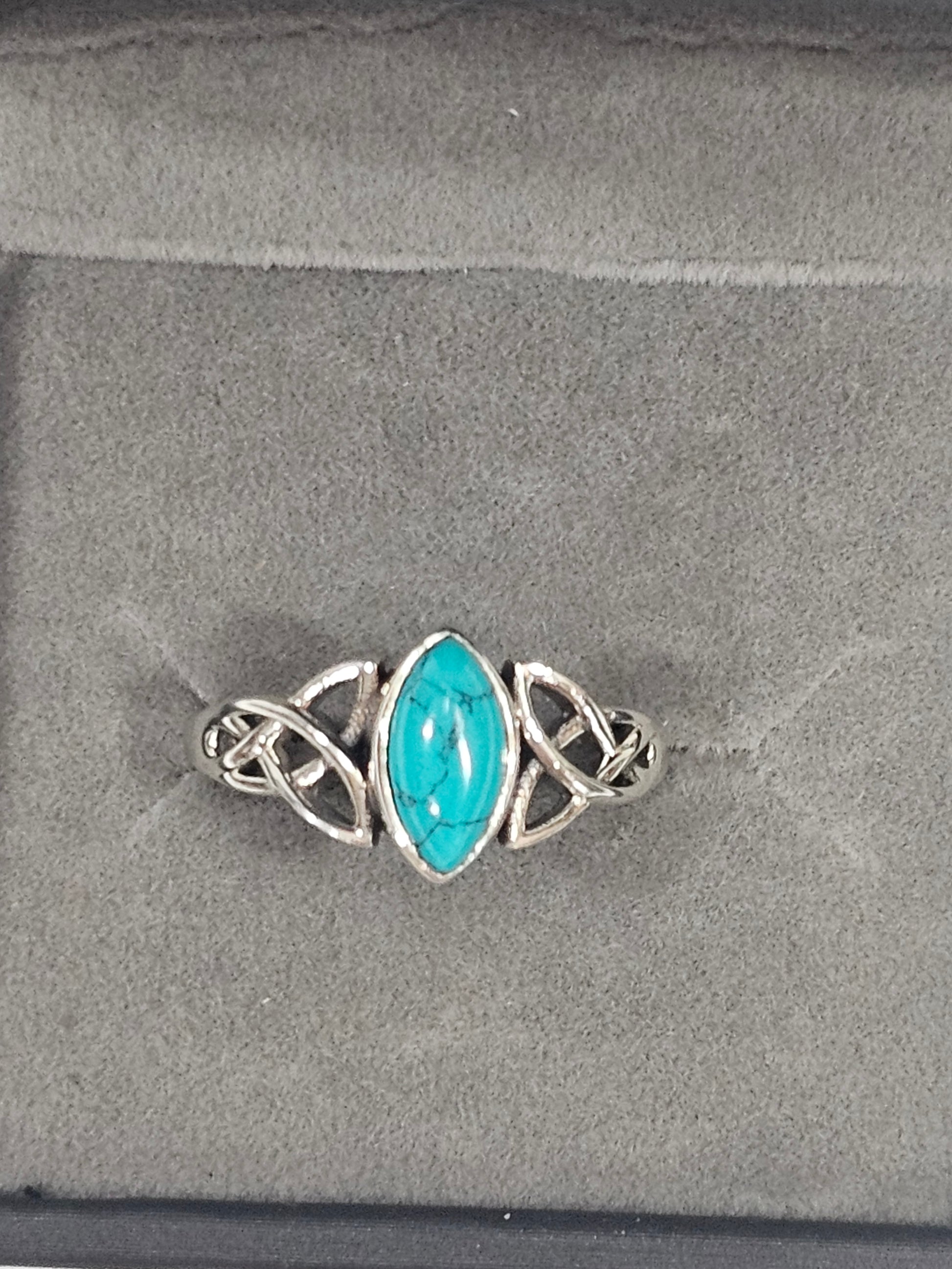 Sterling Silver Turquoise Gemstone Ring - Size 9