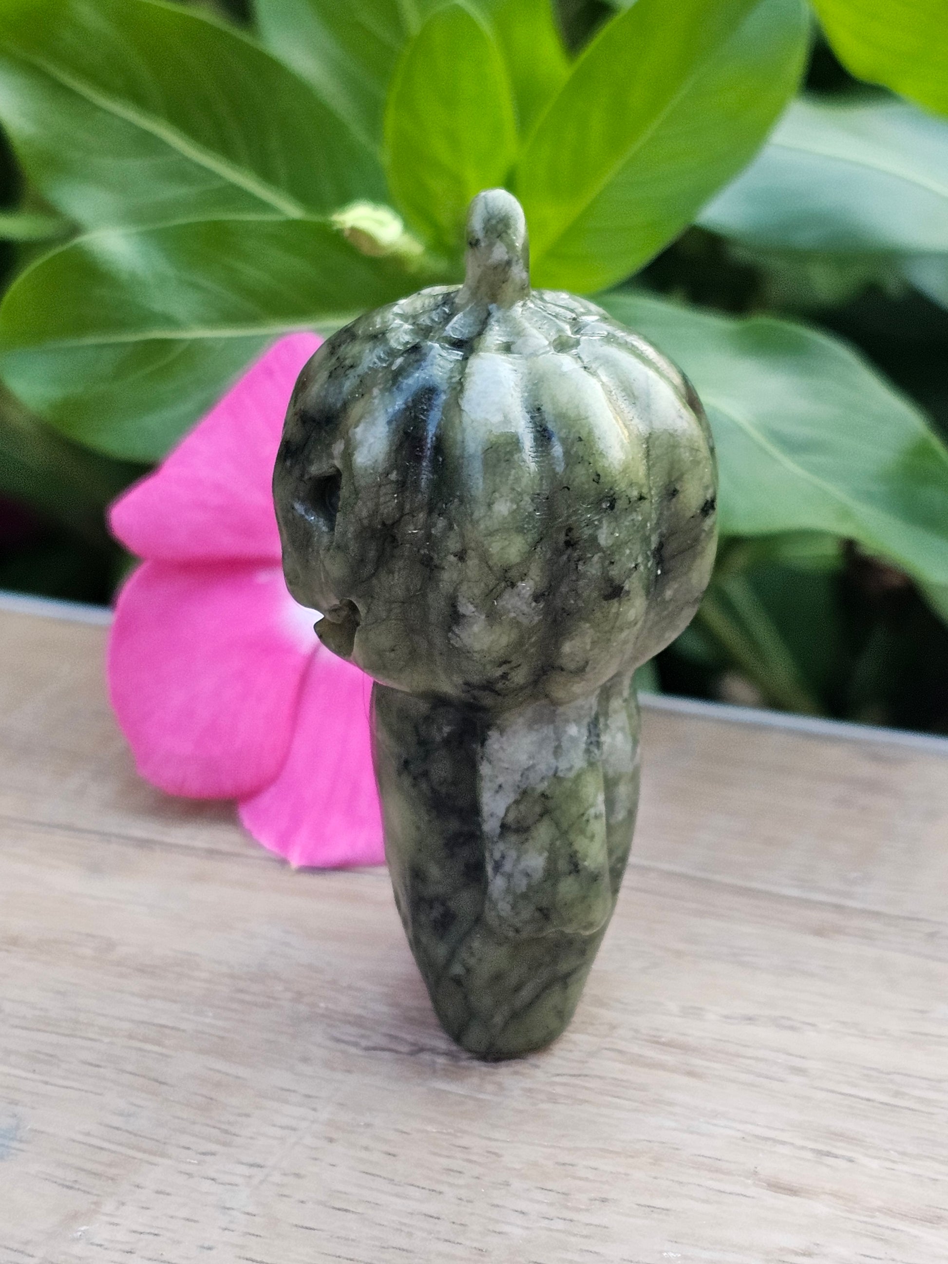 Serpentine pumpkin Head Crystal