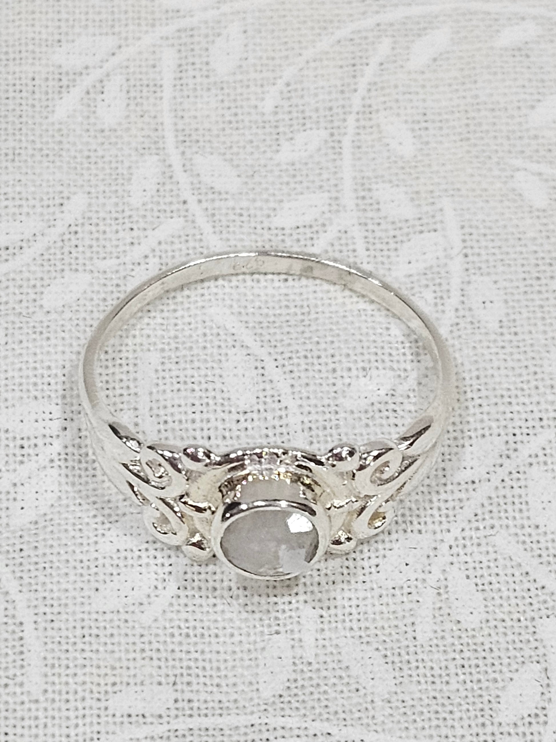 Sterling Silver Moonstone Gemstone Ring Adularescence - Size 8