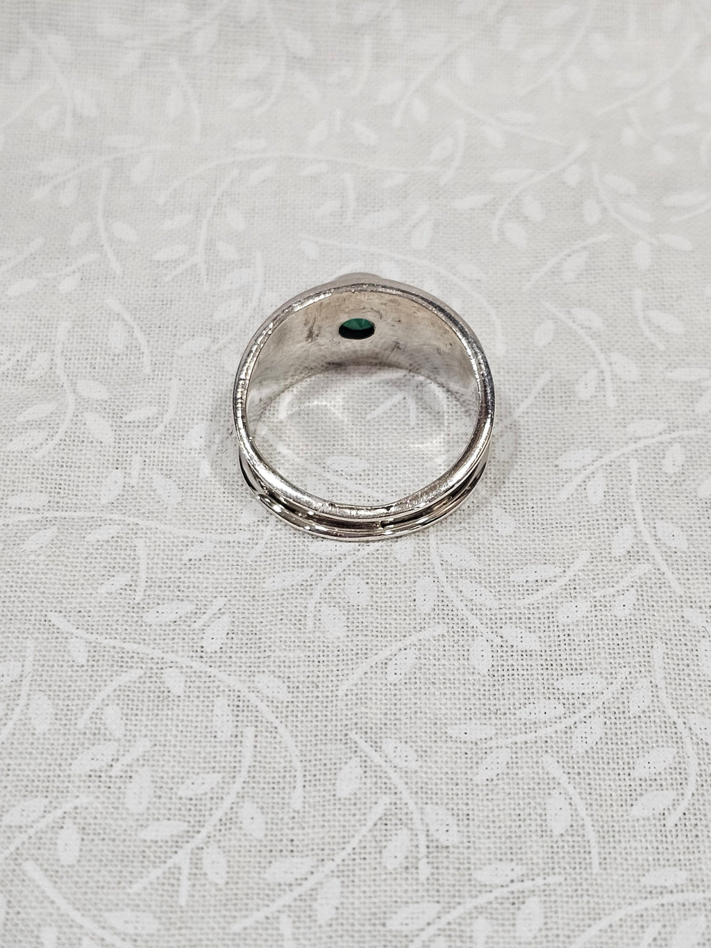 Sterling Silver Emerald Gemstone Ring Heart Chakra - Size 8