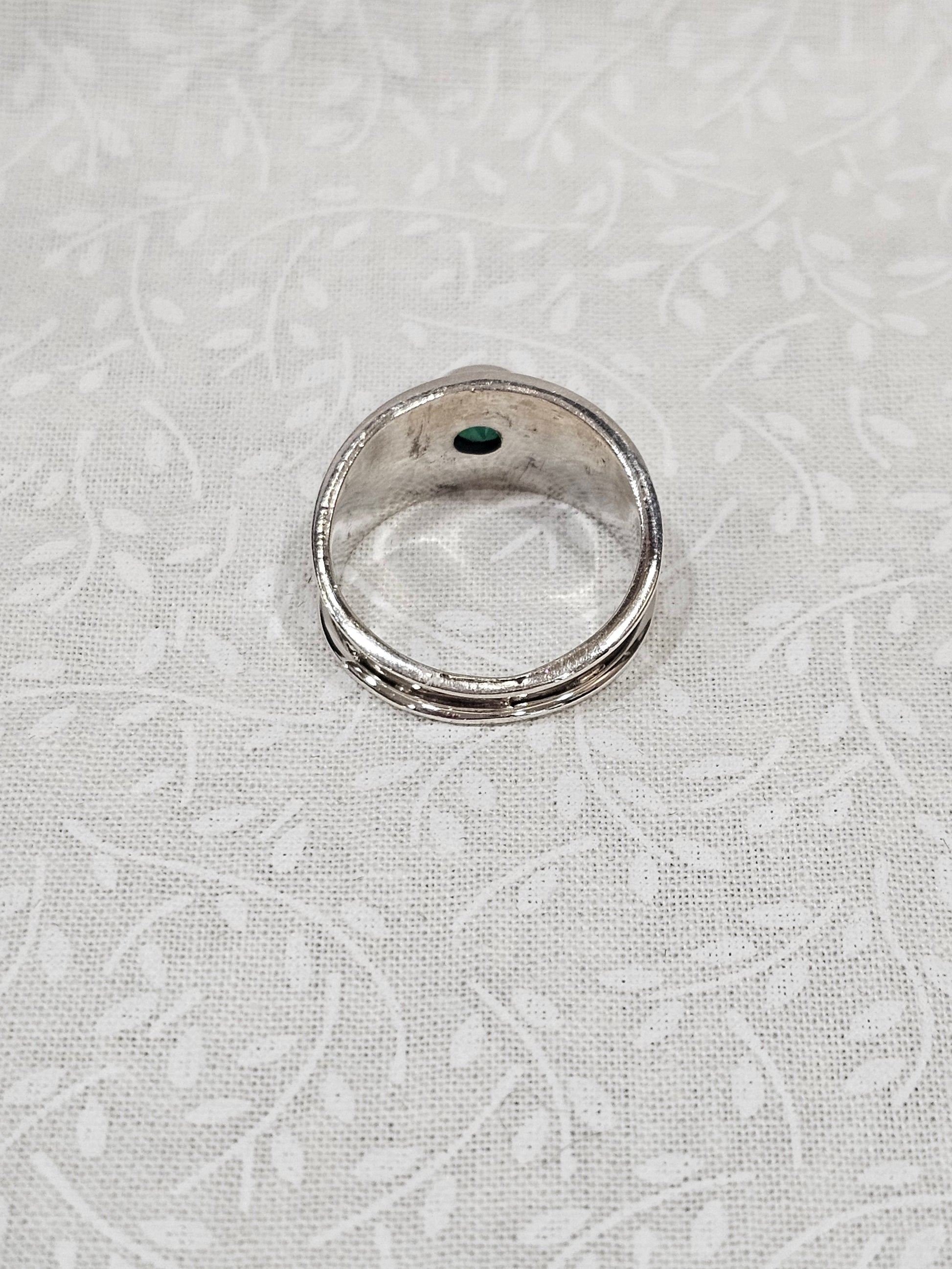 Sterling Silver Emerald Gemstone Ring Heart Chakra - Size 8