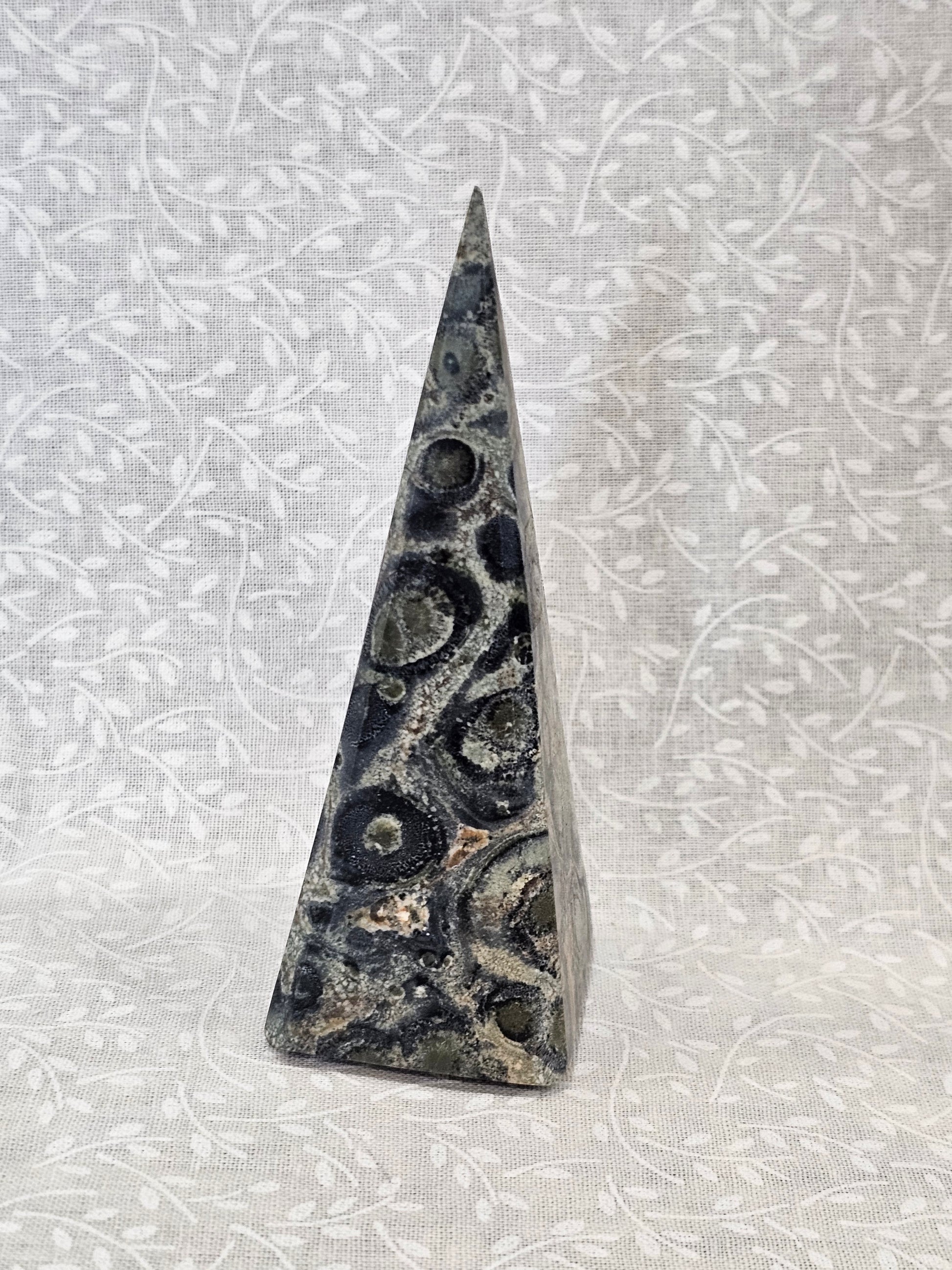 Kambaba Crystal Pyrimd