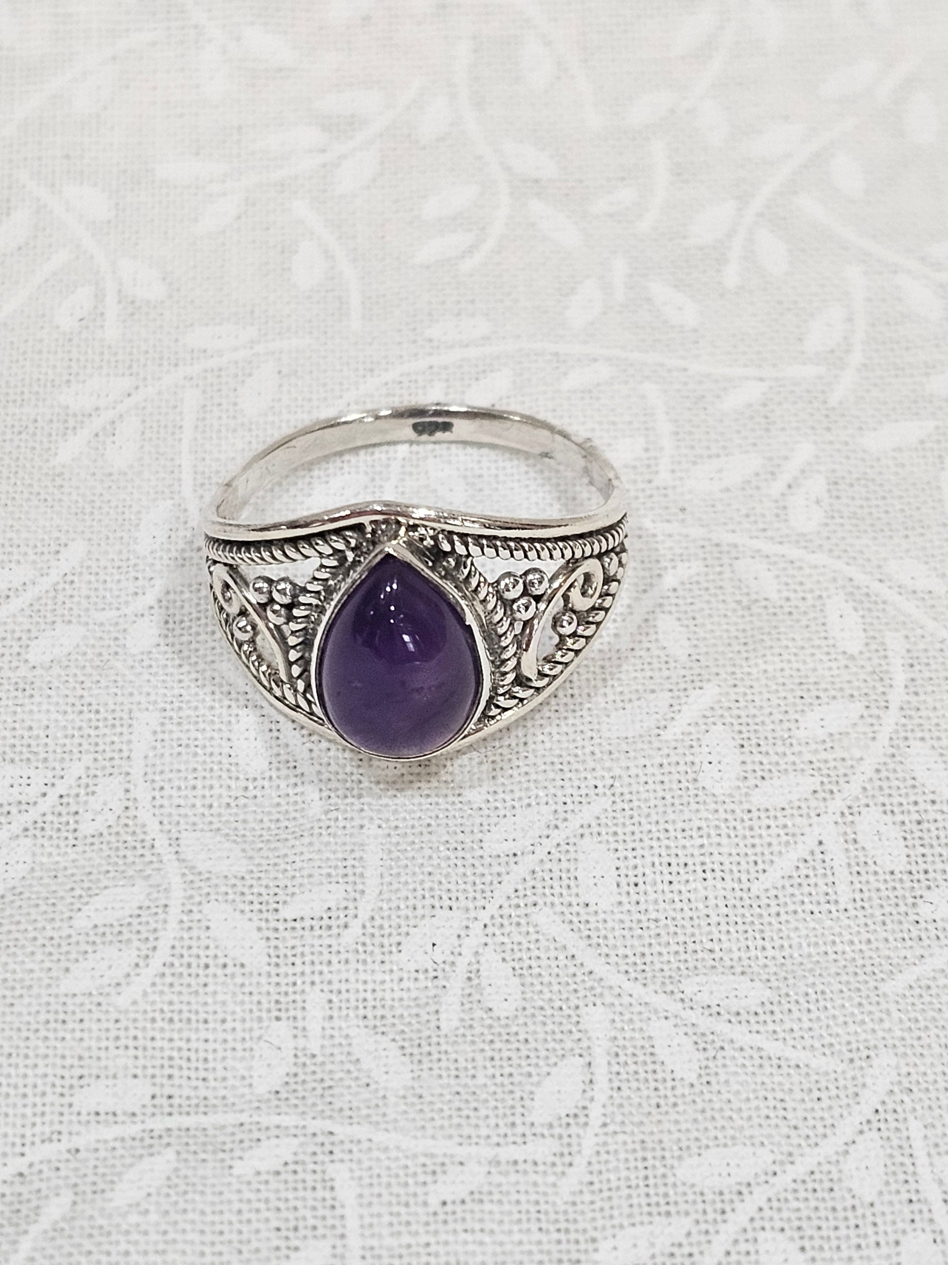 Sterling Silver Classic Amethyst Ring Elegant Design - Size 8