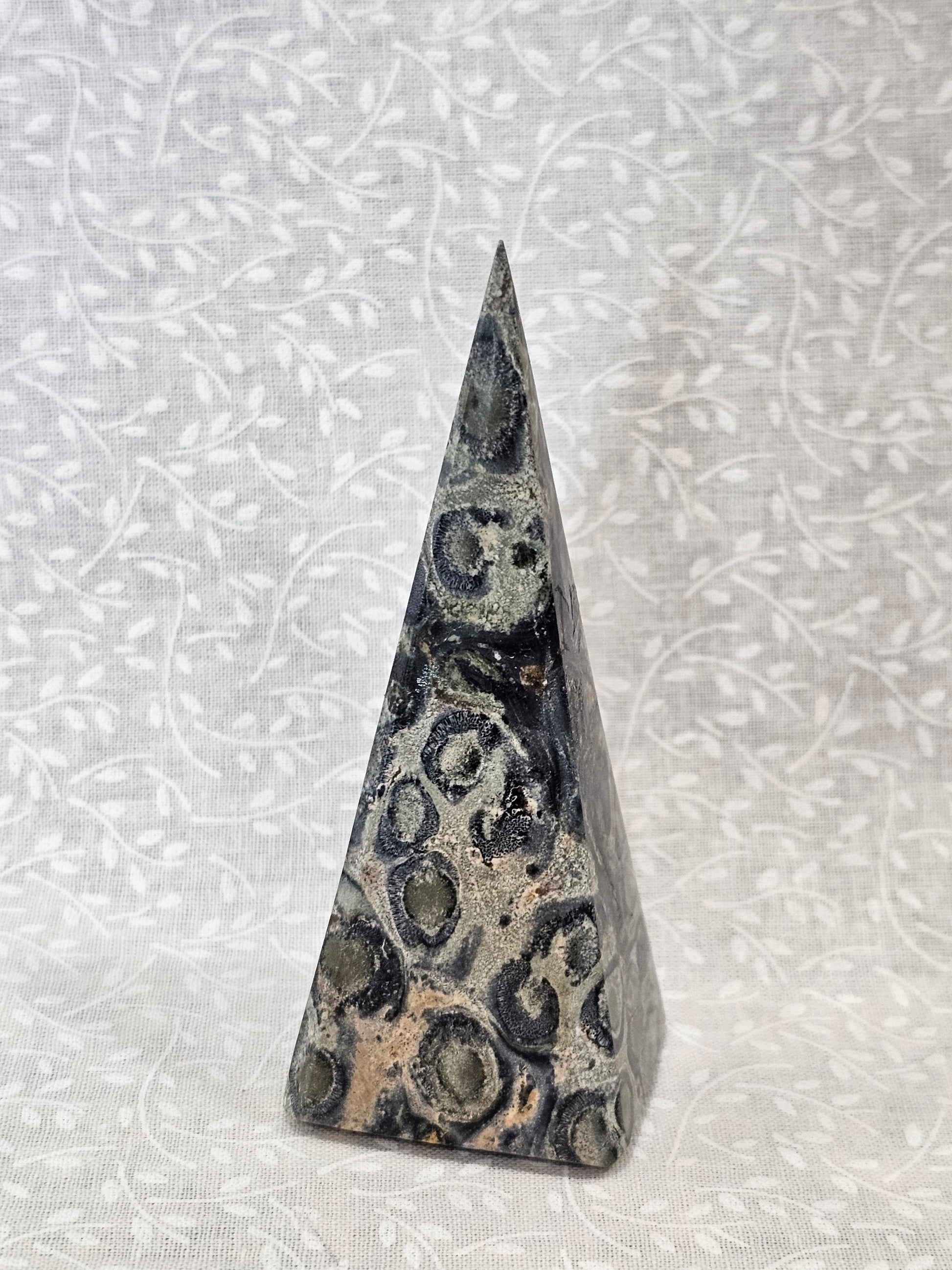 Kambaba Crystal Pyrimd