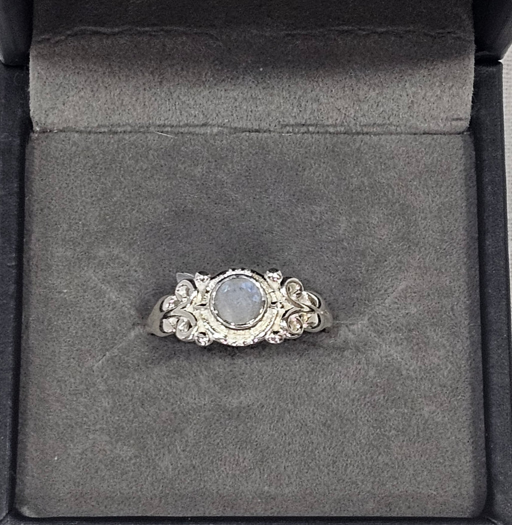Sterling Silver Moonstone Gemstone Ring Adularescence - Size 8