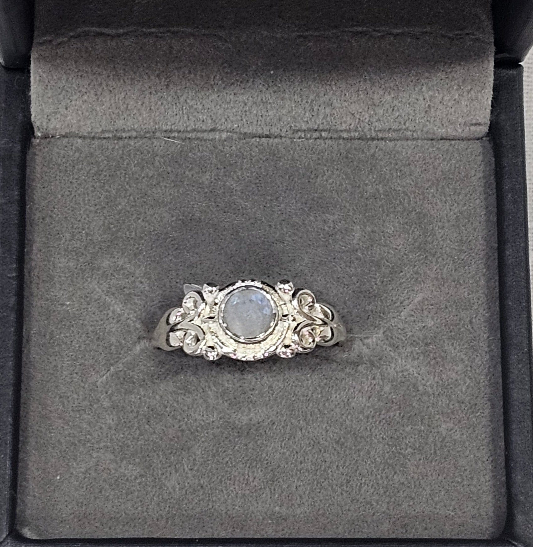 Sterling Silver Moonstone Gemstone Ring Adularescence - Size 8