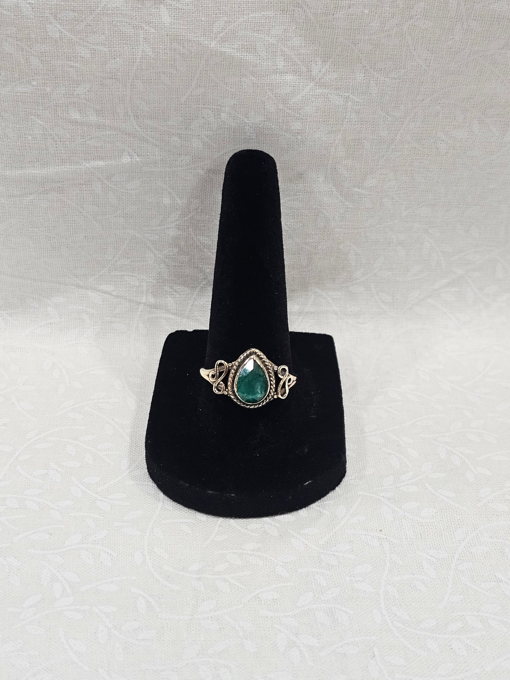 Sterling Silver Emerald Gemstone Ring - Size 9