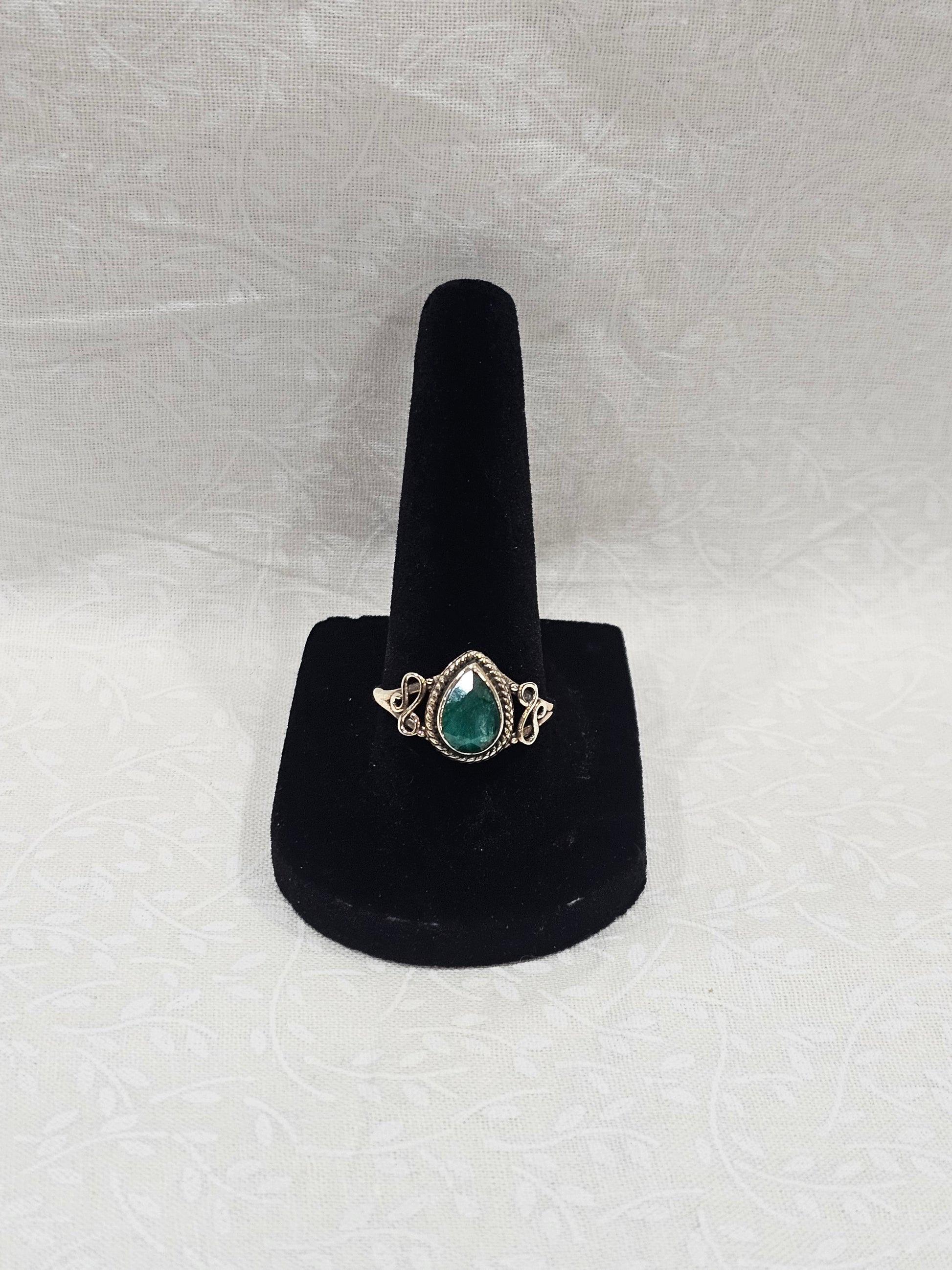 Sterling Silver Emerald Gemstone Ring - Size 9