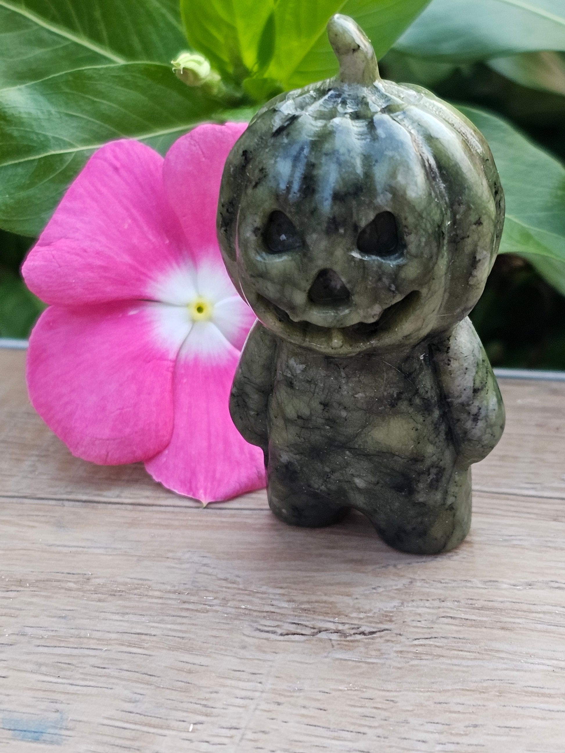 Serpentine pumpkin Head Crystal