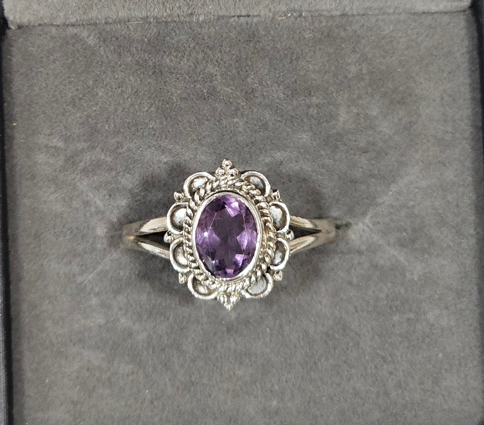 Sterling Silver Amethyst Gemstone Ring - Size 8.5