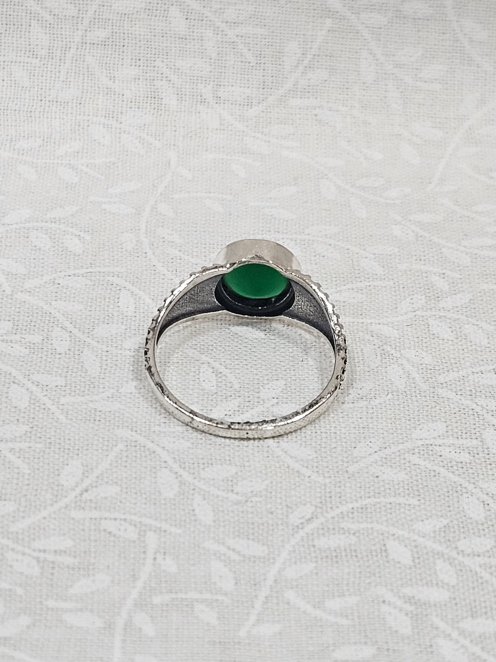 Sterling Silver Emerald Gemstone Ring - Size 7.5