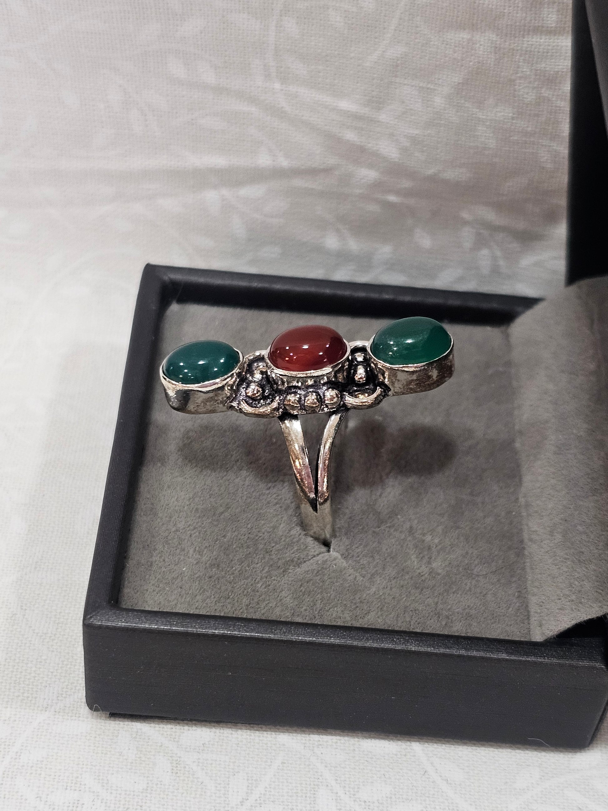 Sterling Silver Green Onyz & Garnet Gemstone Ring 7