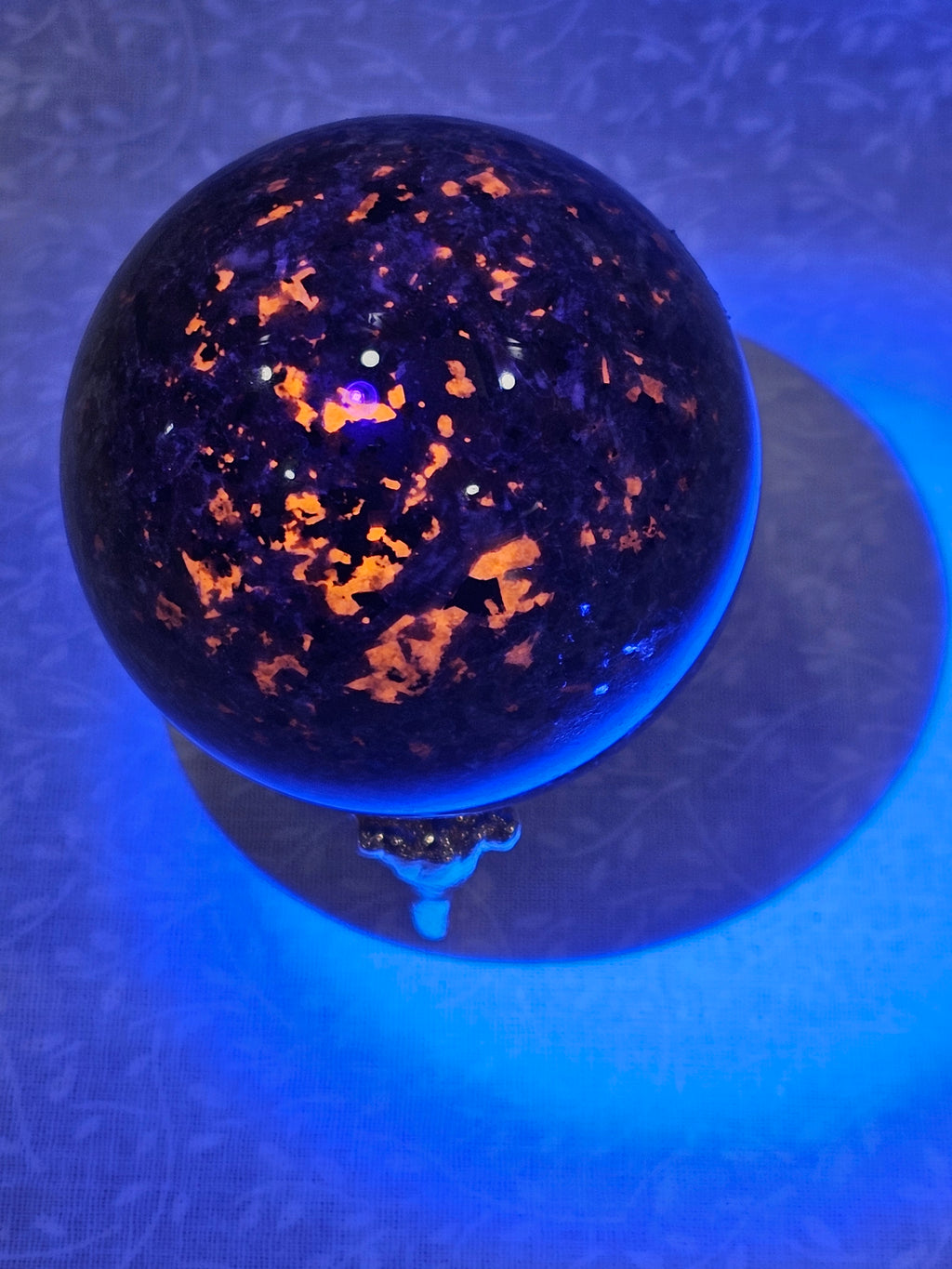 Yooperlite Crystal Sphere Uvactive