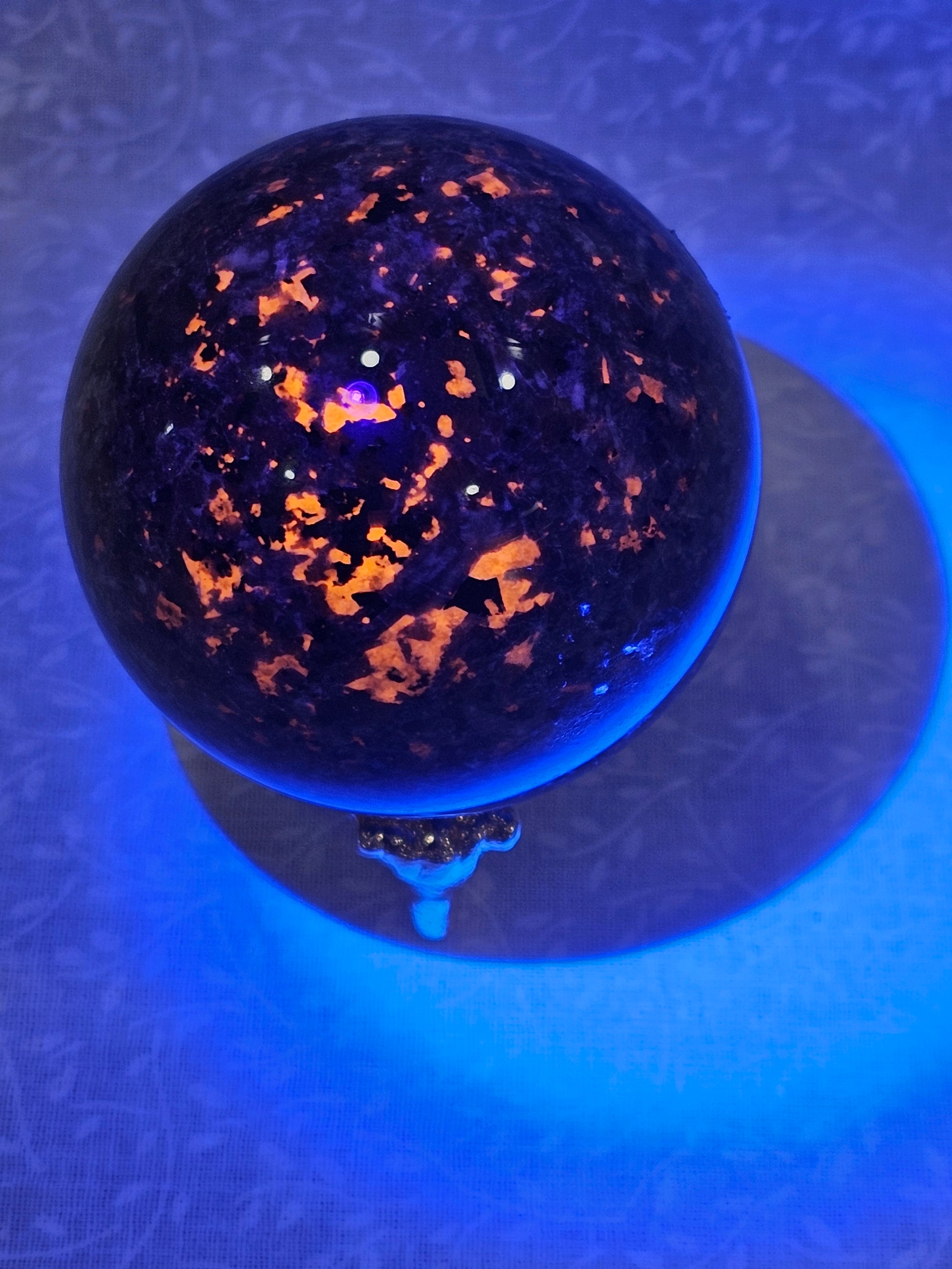 Yooperlite Crystal Sphere Uvactive