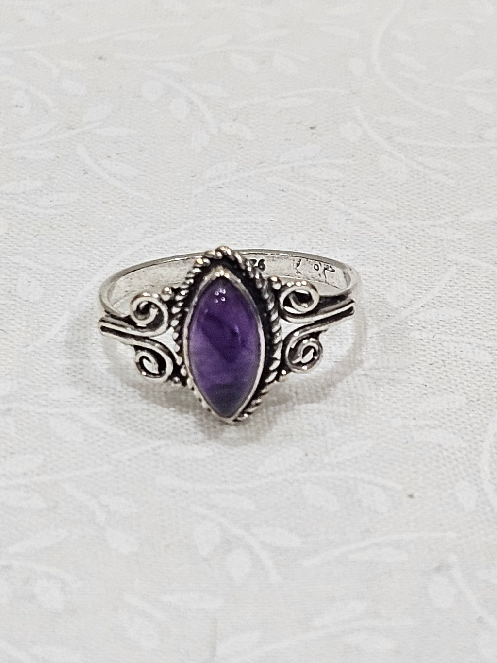Sterling Silver Amethyst Gemstone Ring - Size 7