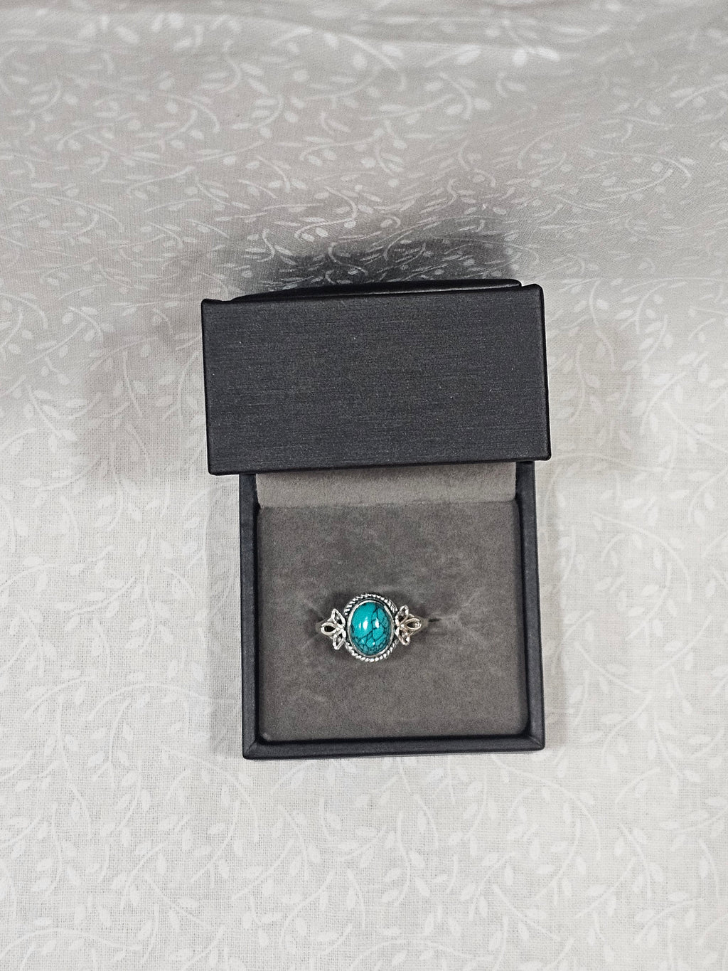 Sterling Silver Classic Turquoise Ring Timeless Design - Size 8