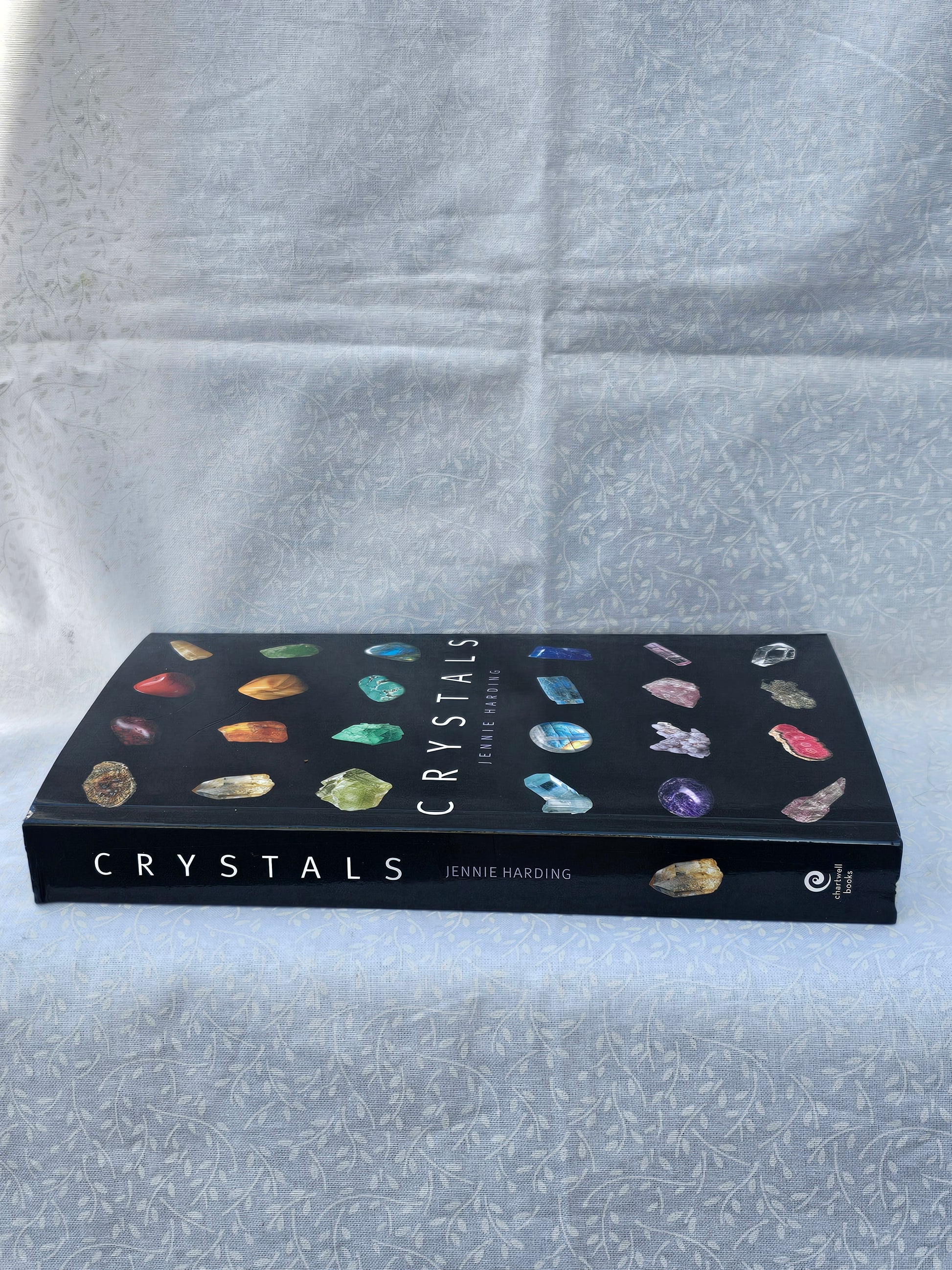 Crystals – The Complete Guide by Jennie Harding
